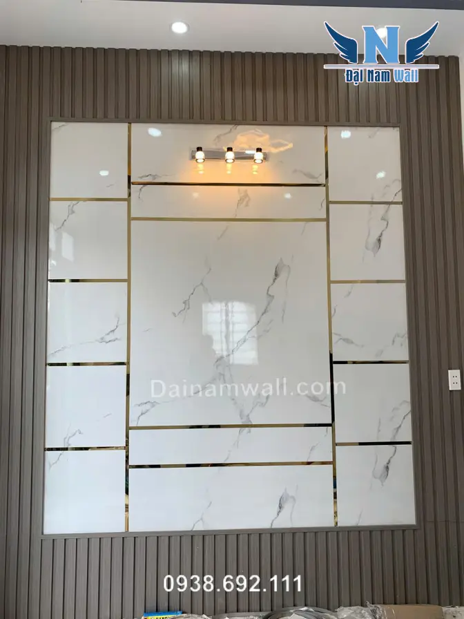 Tuyệt Chiêu Phối Màu Tấm Nhựa Giả Đá & Lam Sóng: Biến Nhà Phố Thành "Resort 5 Sao" Đón Đầu Xu Hướng 2026 4 tam nhua gia da z6829764140778 2efcf01683fe0af36c0169caaf2e4318