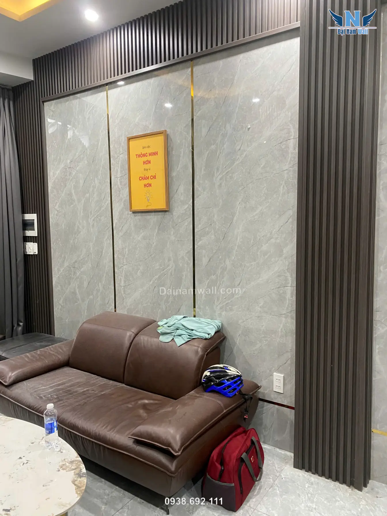 Tấm nhựa giả đá: Giải mã cơn sốt trang trí nội thất 2025 và dự đoán xu hướng tương lai 1 Tấm nhựa giả đá: Giải mã cơn sốt trang trí nội thất 2024 và dự đoán xu hướng tương lai - Ảnh 1