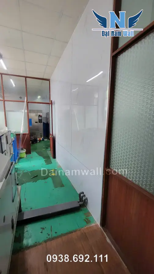 Tạm biệt tường cũ kỹ, đón Đá hoa cương sang trọng chỉ với một tấm nhựa! 3 tam nhua gia da z7186795563273 63eb581a6ed1dc980efabda97b600f4b