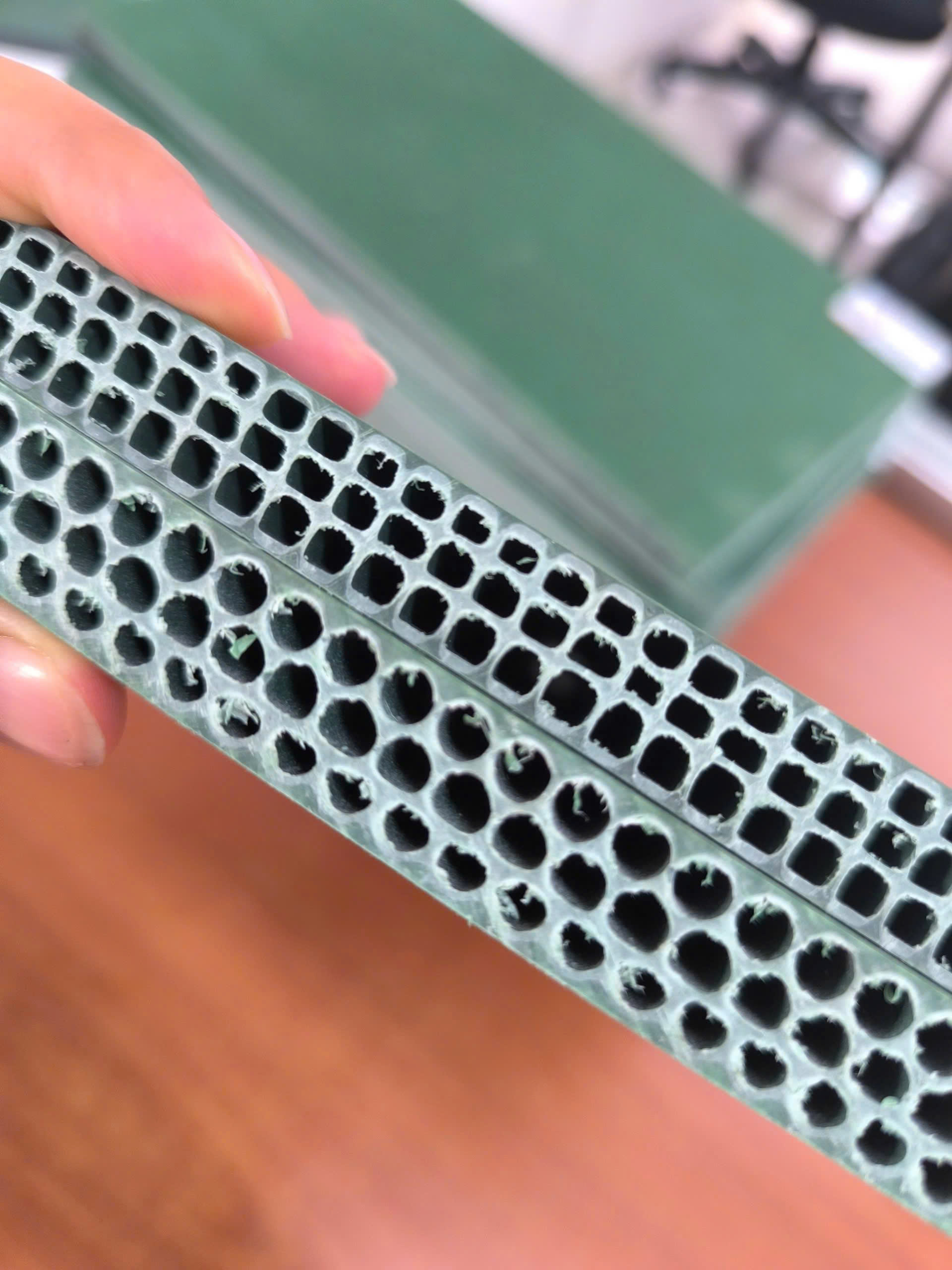 Tấm nhựa eco lót sàn - làm vách lỗ tròn 2m